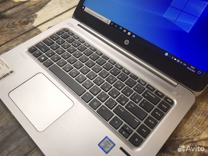 Hp elitebook folio 1040 g3 i5 8GB RAM 256GB SSD