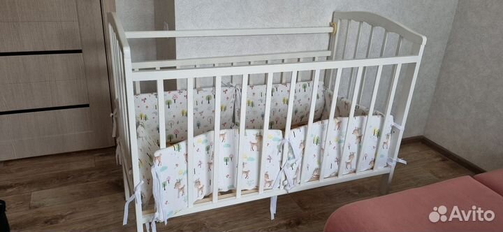 Кроватка с продольным маятником