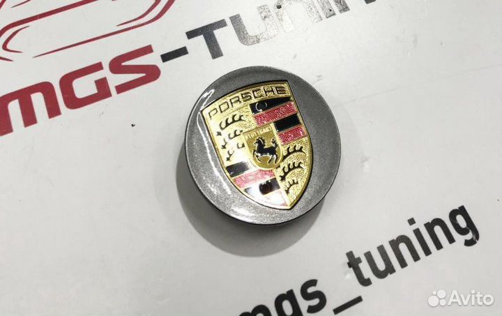Колпачок в ступицу Porsche темно-серый 76м. 1 шт