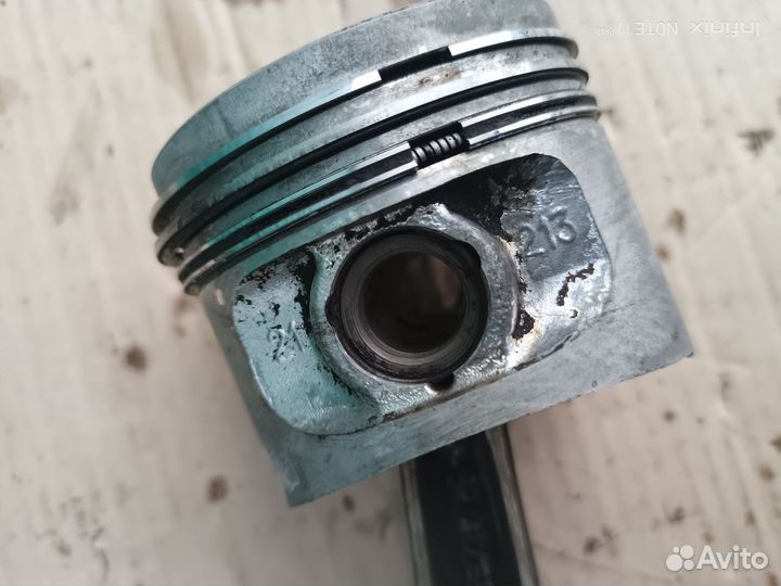 Поршень с шатуном Chevrolet Niva 2004 г