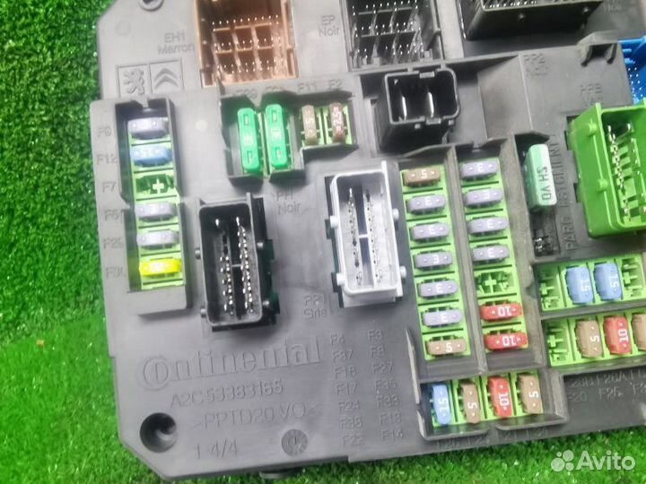 Блок предохранителей в салоне Citroen C4 седан 1.6