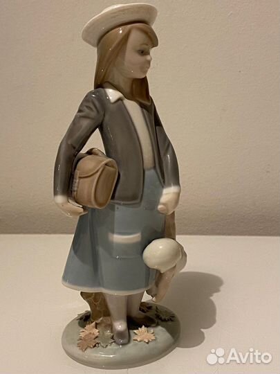 Статуэтка Девочка с куклой Lladro