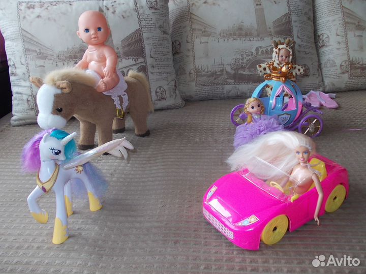 Разные игрушки Барби на машине,пупс+лошадка и др