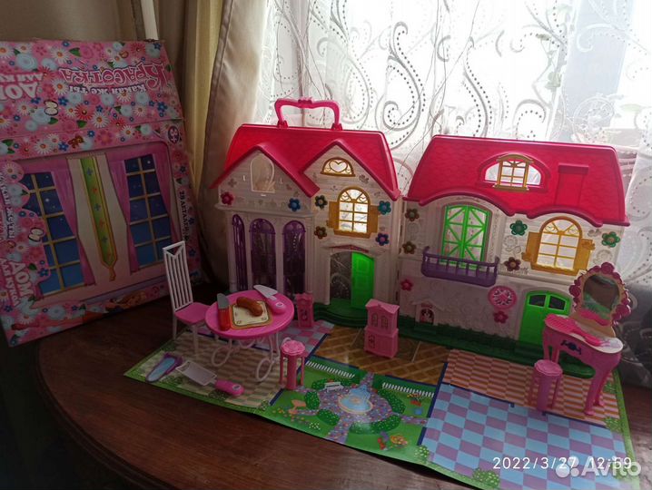 Кукольный домик с мебелью