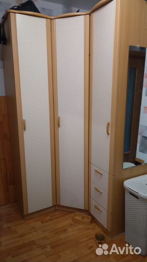 Угловой шкаф