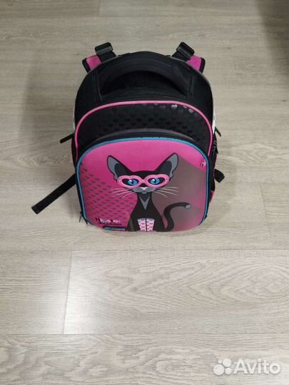Фирменный рюкзак для девочки