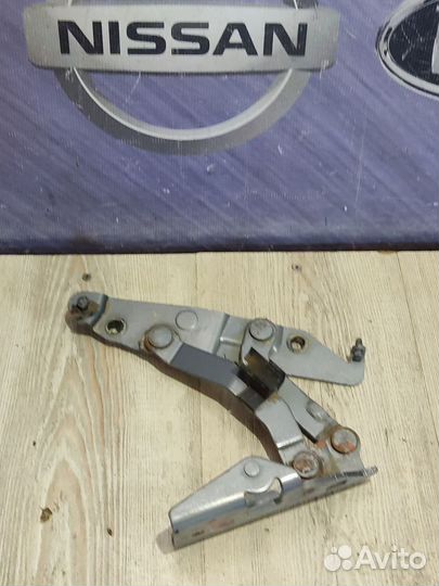 Петля крышки багажника Nissan primera P12 Прав