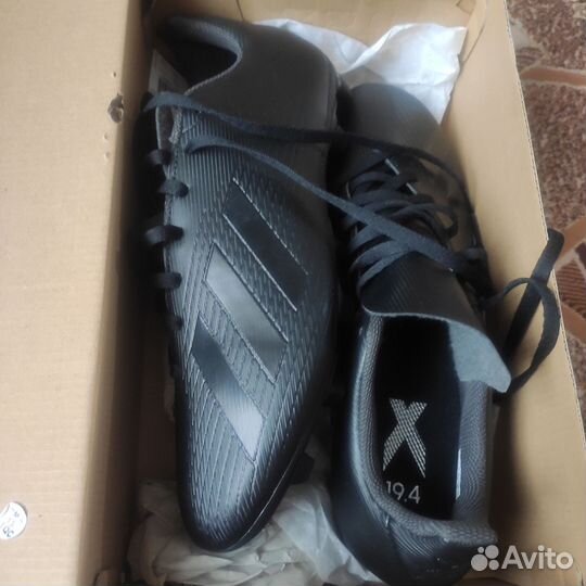 Футбольные бутсы adidas
