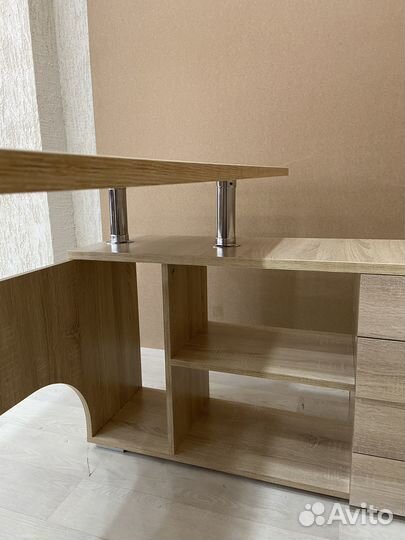 Компьютерный письменный стол угловой