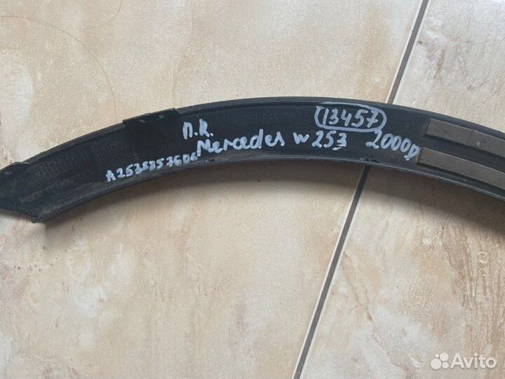 Расширитель крыла передний правый Mercedes W 253