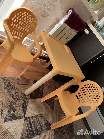 Детский Стол и 2 детских стула