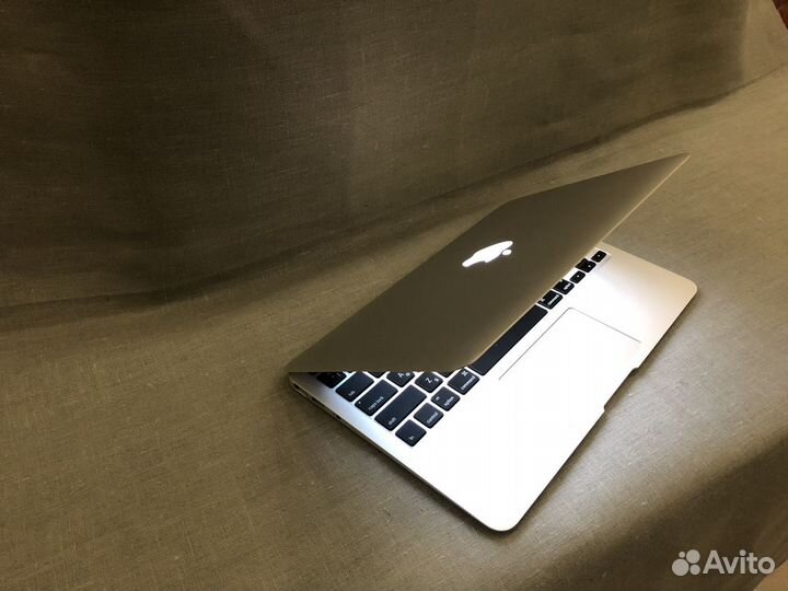 Apple macbook air 11’’