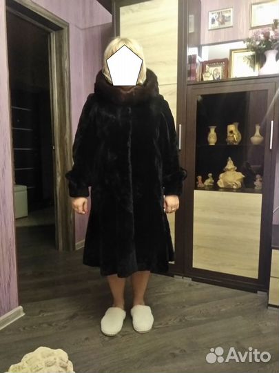 Шуба мутоновая С норковым капюшоном