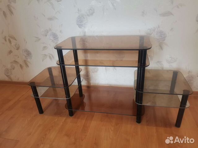 Стеклянная тумба под тв