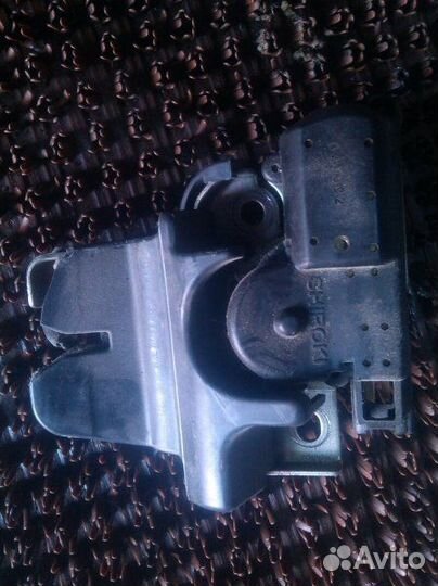 Замок крышки багажника Toyota Camry ACV30