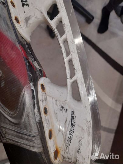 Коньки хоккейные профессиональные