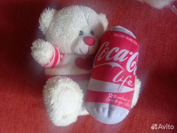 Мягкая игрушка кока кола и мишка