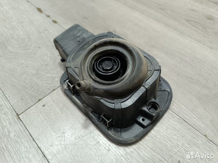 Лючок бензобака для Volkswagen jetta 6 (2016)