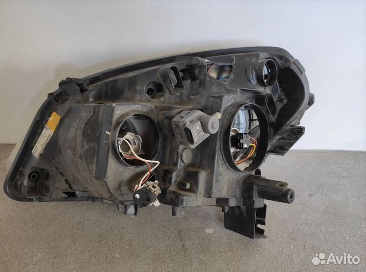 Фара битая правая Nissan Qashqai 2008