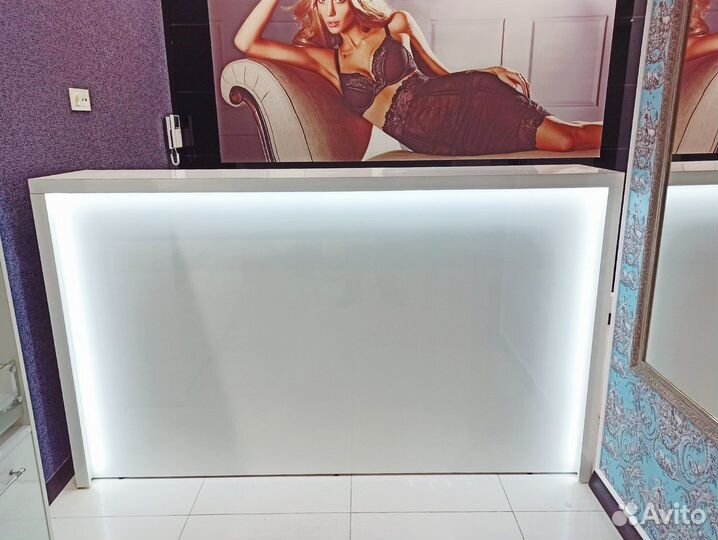 Ресепшен в магазин одежды или салон красоты