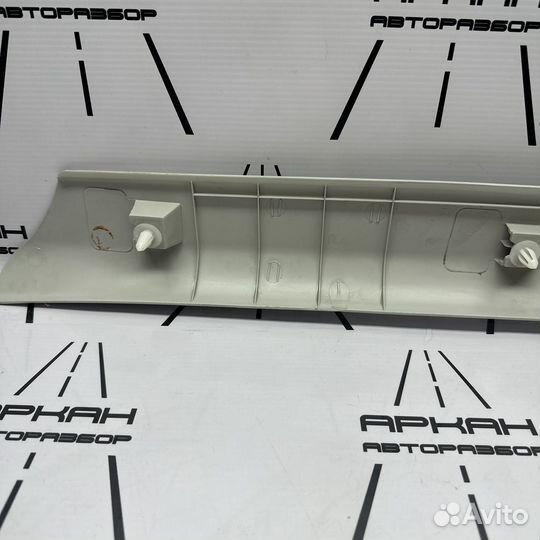 Накладка стойки ветрового стекла (правая) Priora