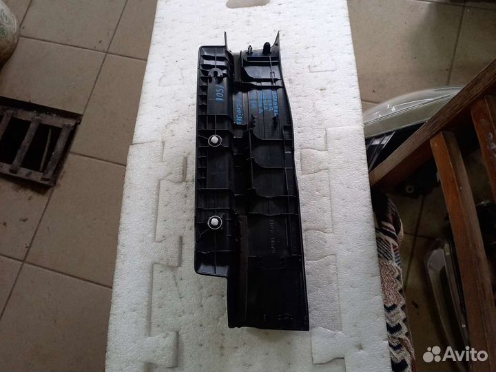 Накладка порога задняя левая Toyota Land-Cruiser