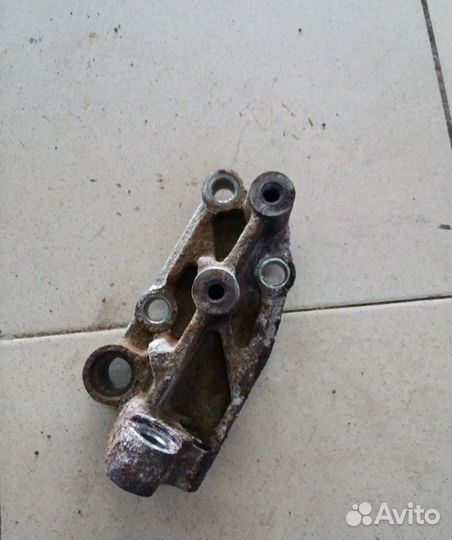 Кронштейн раздатки Mazda CX 7