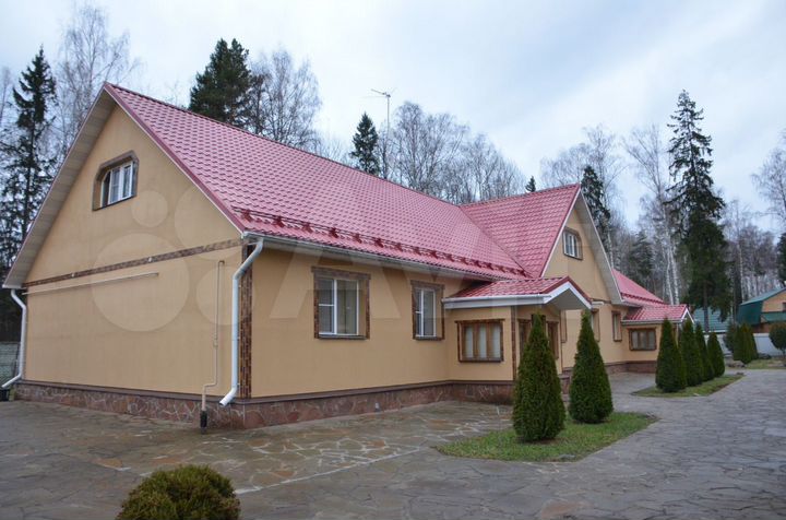 Коттедж 560 м² на участке 50 сот.