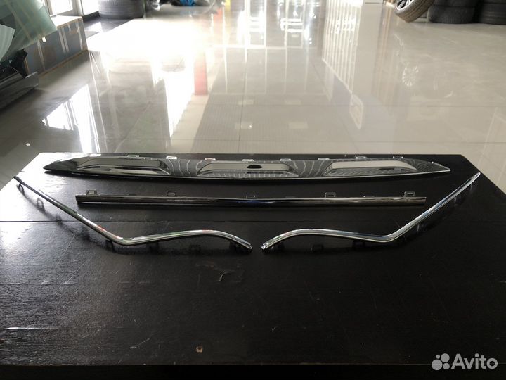 Молдинги переднего бампера Mercedes GLE V167