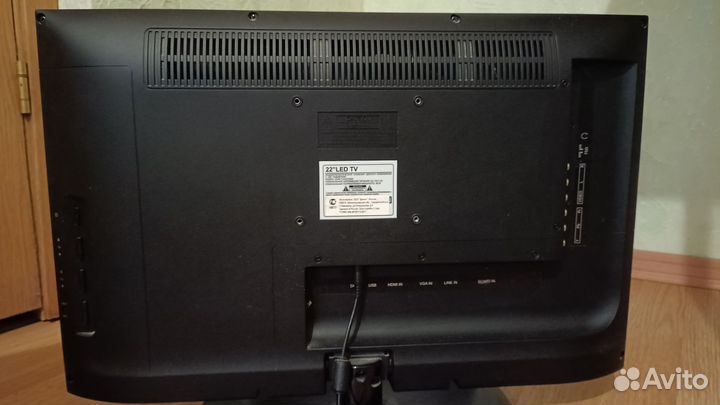 Продам б/у телевизор izumi TLE22F400B