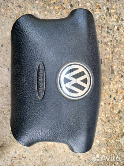 Подушка безопасности в руль Volkswagen Golf 4
