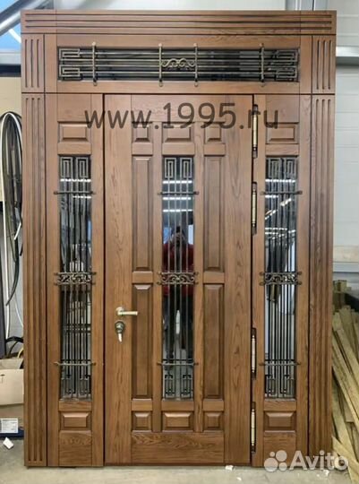 Дверь входная металлическая со стеклом