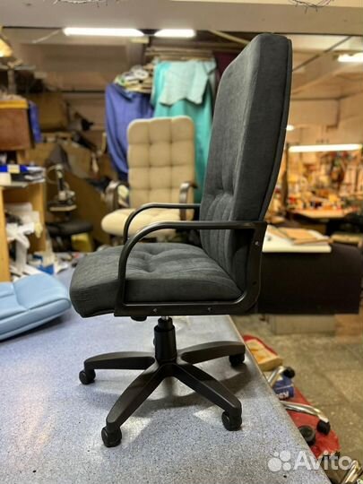 Офисное компьютерное кресло