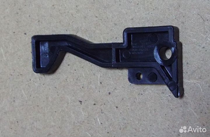Крючок дверцы для свч samsung (DE64-01353A)