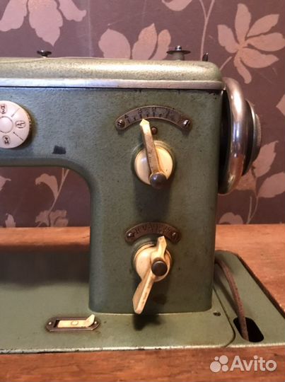 Машинка швейная Веритас ножная