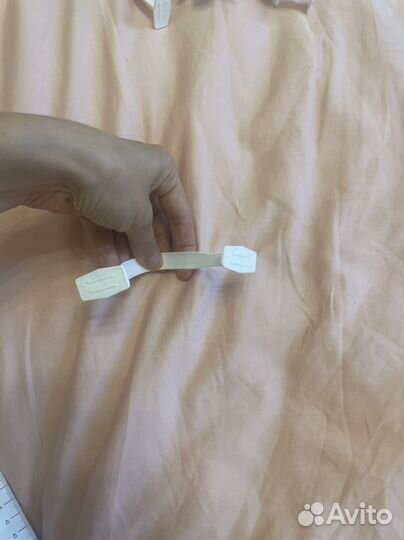 Пластиковые ручки для картонной упаковки