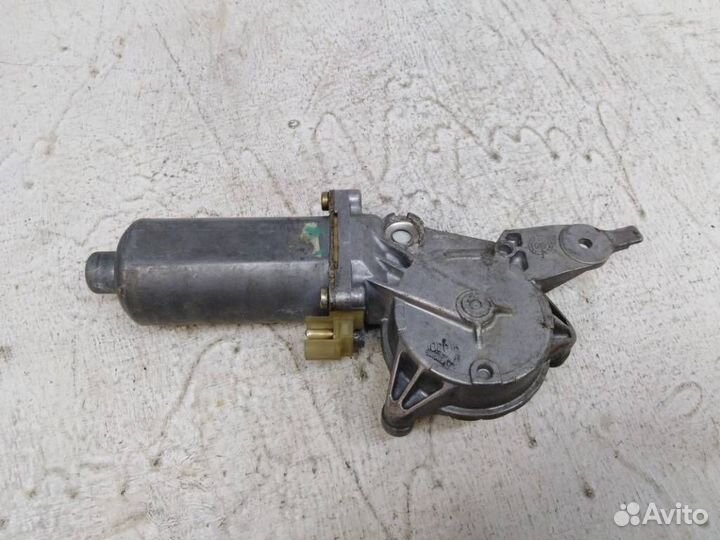 Моторчик заднего левого стеклоподъемника