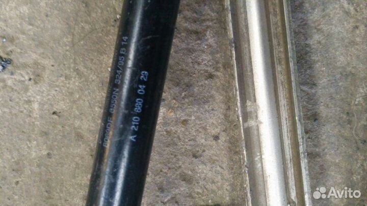 Петля капота Mercedes-Benz E-Class W210