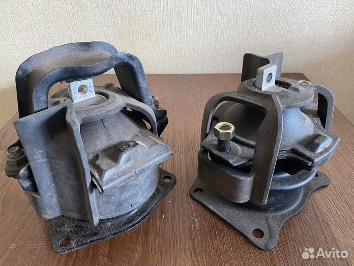 Подушка двигателя Honda legand KB1