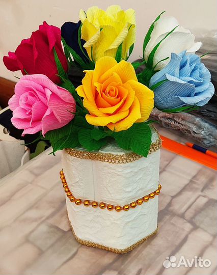 Букет из бумажных цветов в кашпо