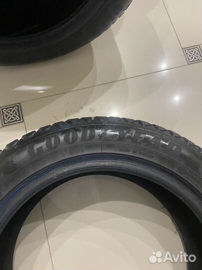 Goodyear UltraGrip 215/55 R16