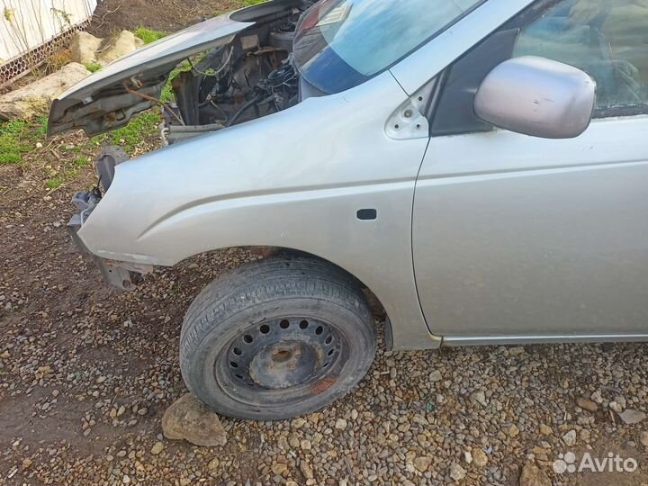 Крыло левое Toyota Prius