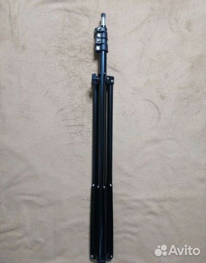 Тринога штатив