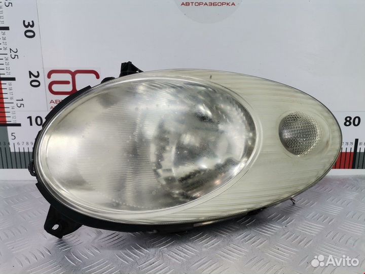 Фара передняя для Nissan Micra K12 26010-AX700