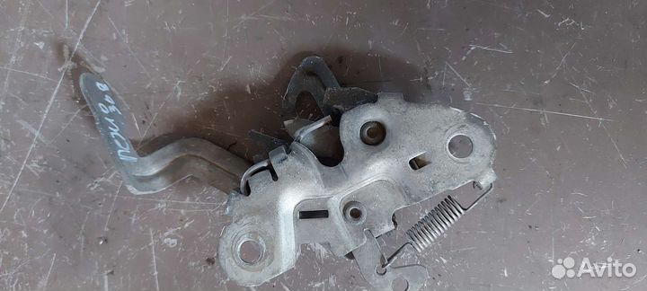 Замок капота на Peugeot 308