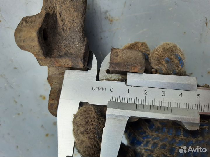 Скоба переднего суппорта BMW E34