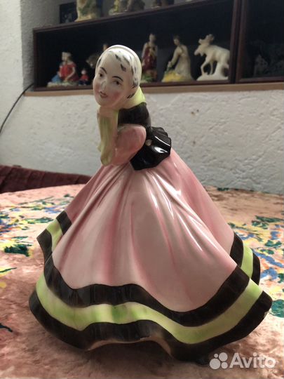 Статуэтка фарфор