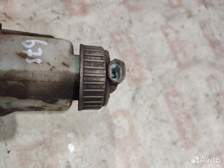 Главный тормозной цилиндр Opel Vectra 86 C18NZ