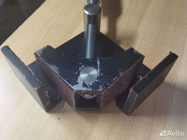 Приспособление для удержания заготовок 90 градусов