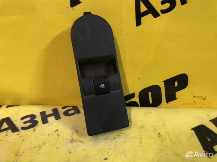Кнопка стеклоподъемника правый Opel Astra H